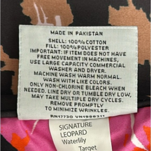 Set of 2 standard size DVF (for Target) signature leopard/waterlily shams (NWT) - Picture 9 of 9